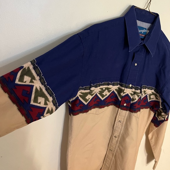 WRANGLER WESTERN SHIRT size medium. Blue, tan, red, and hunter green. - Picture 6 of 9